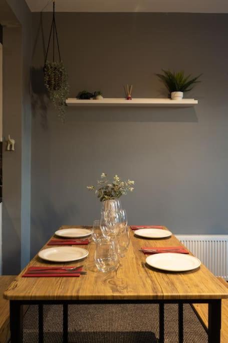 Vibrant City Centre Townhouse With Free Parking Rare Outdoor Patio Belfast Zewnętrze zdjęcie
